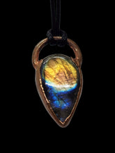 Load image into Gallery viewer, Labradorite Copper Pendant