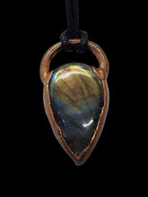 Load image into Gallery viewer, Labradorite Copper Pendant